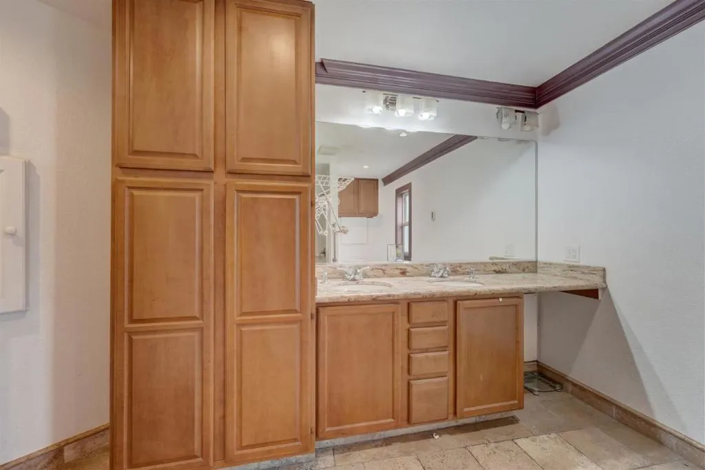 2731 E 11th Street, Oakland, California 94601 home-pic-12