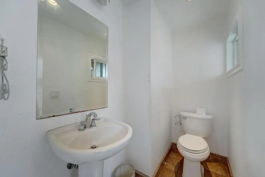 2731 E 11th Street, Oakland, California 94601 home-pic-26