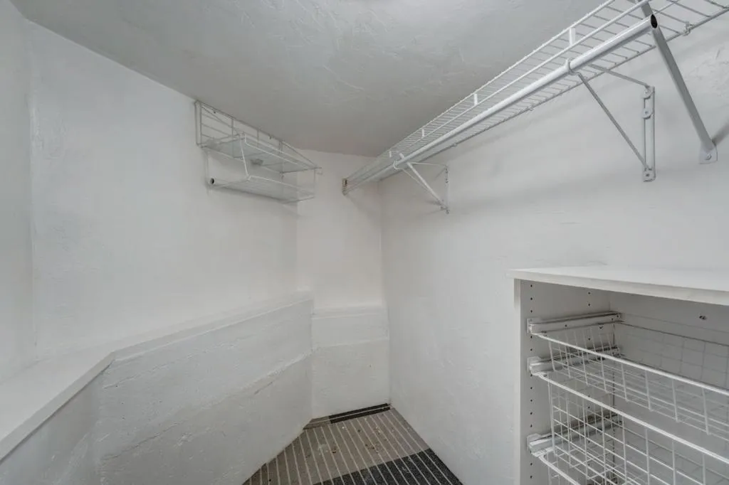 2731 E 11th Street, Oakland, California 94601 home-pic-25