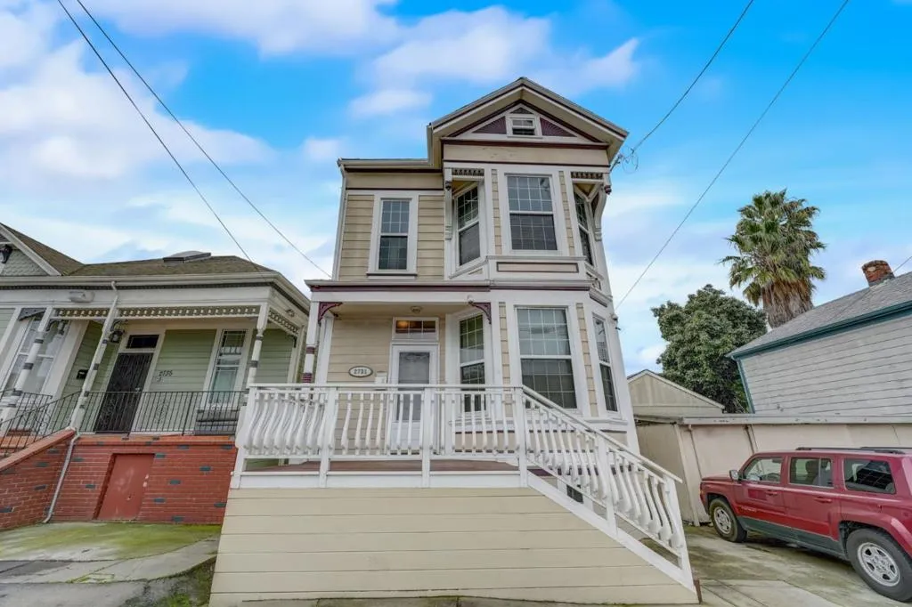 2731 E 11th Street, Oakland, California 94601 home-pic-0