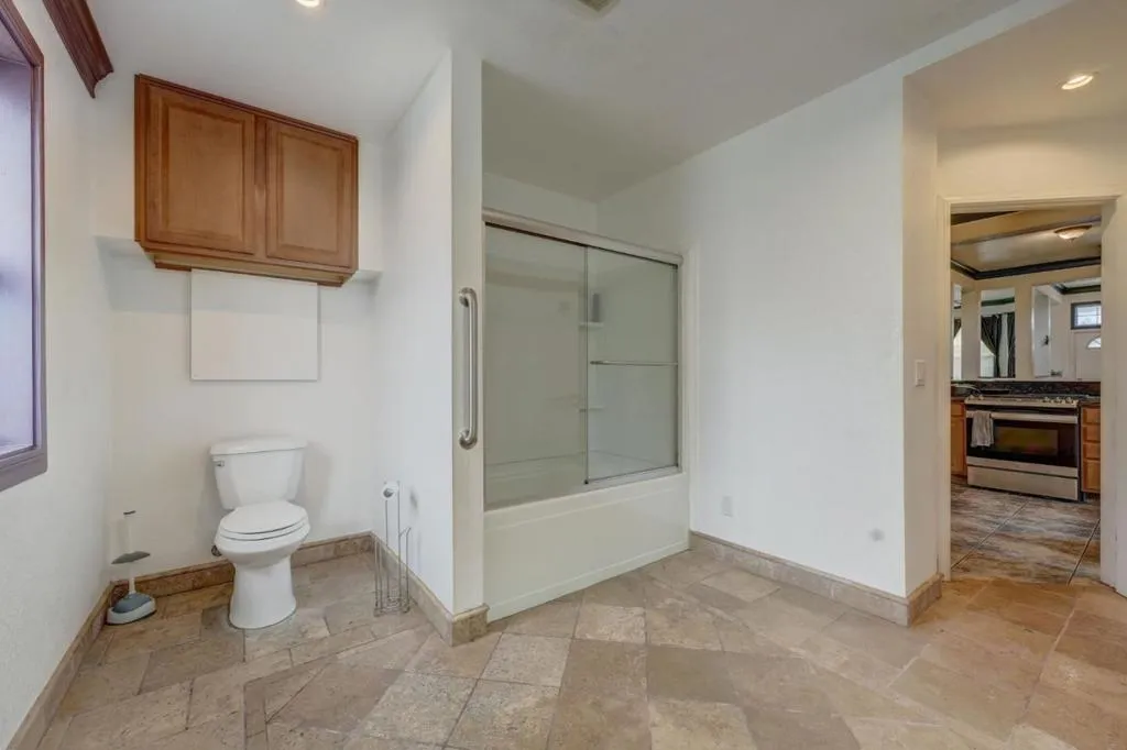 2731 E 11th Street, Oakland, California 94601 home-pic-13