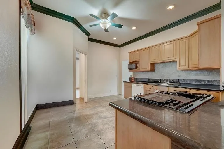 2731 E 11th Street, Oakland, California 94601 home-pic-9