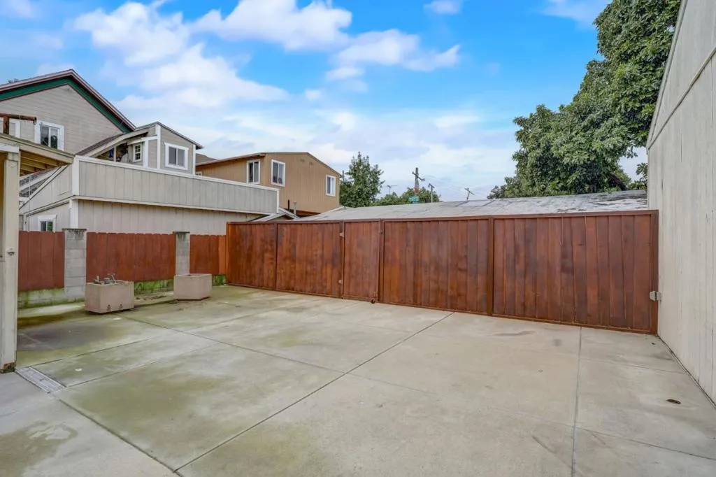 2731 E 11th Street, Oakland, California 94601 home-pic-32