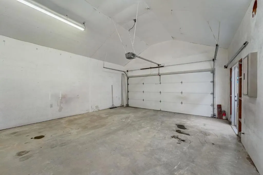 2731 E 11th Street, Oakland, California 94601 home-pic-27