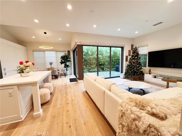 126 Lomita, Irvine, California 92618