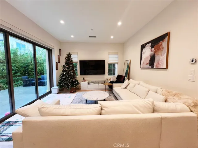 126 Lomita, Irvine, California 92618