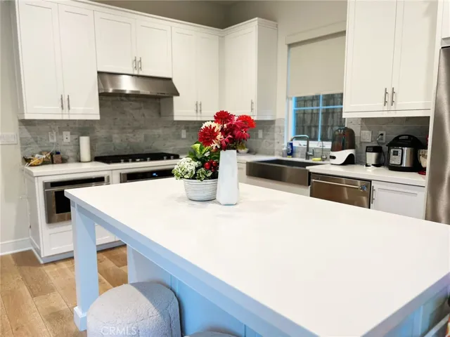 126 Lomita, Irvine, California 92618