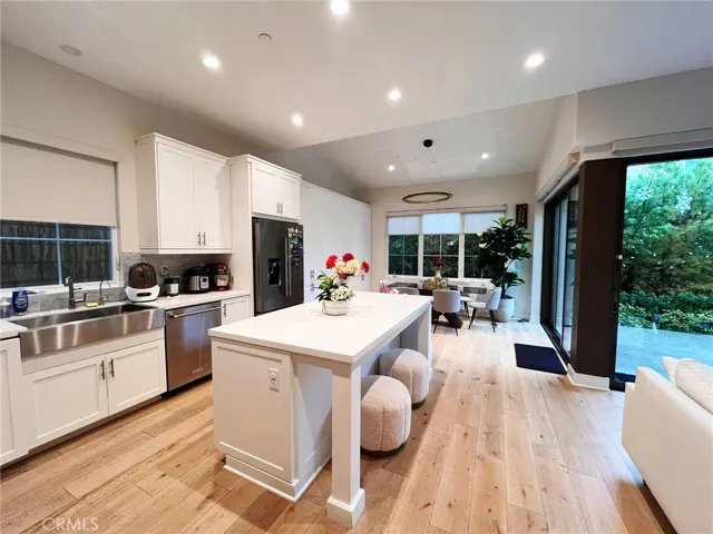 126 Lomita, Irvine, California 92618