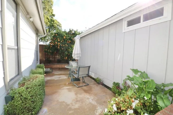 2621 Park Lake 197, Santa Ana, California 92705