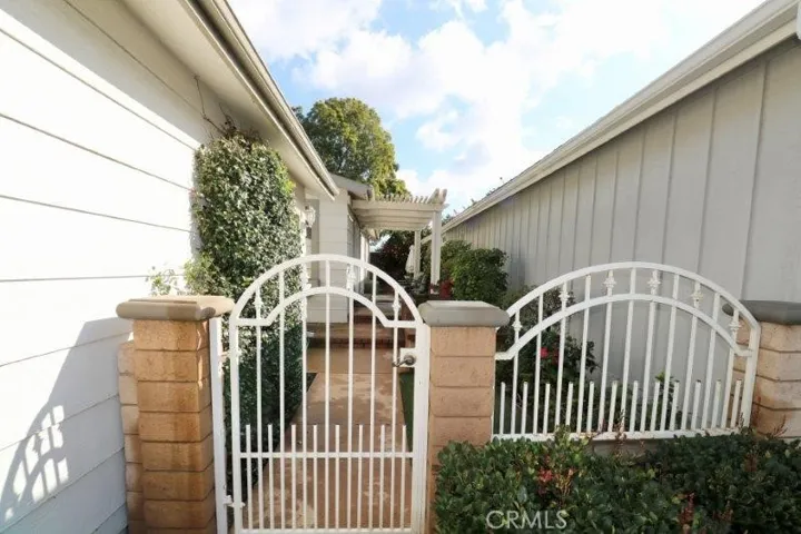 2621 Park Lake 197, Santa Ana, California 92705