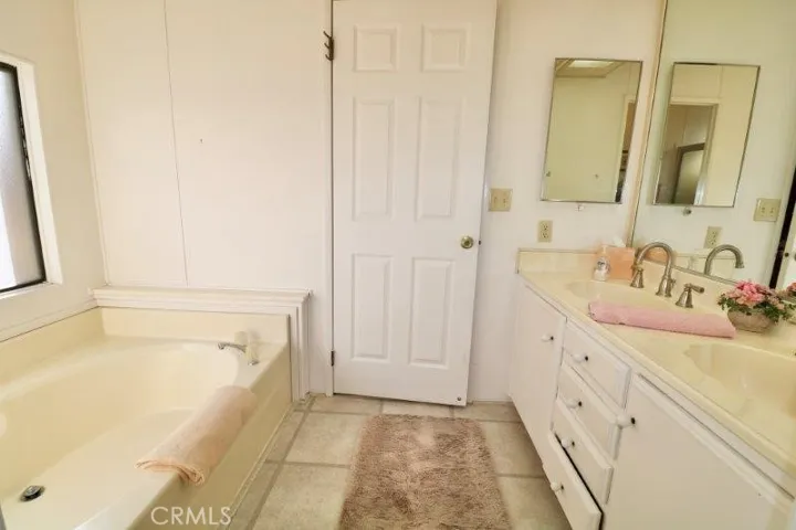 2621 Park Lake 197, Santa Ana, California 92705