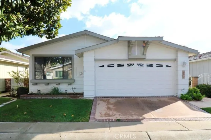 2621 Park Lake 197, Santa Ana, California 92705