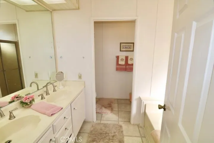 2621 Park Lake 197, Santa Ana, California 92705