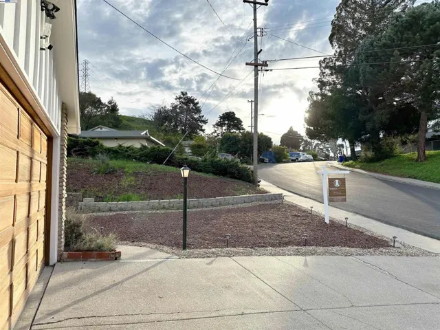 2872 Flannery Rd, San Pablo, California 94806-9999