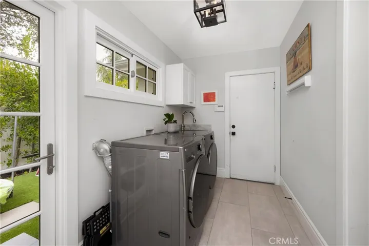 3555 Valley Meadow Road, Sherman Oaks, California 91403