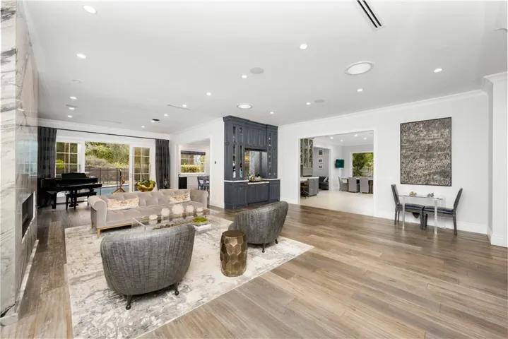 3555 Valley Meadow Road, Sherman Oaks, California 91403