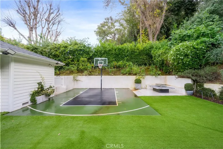 3555 Valley Meadow Road, Sherman Oaks, California 91403
