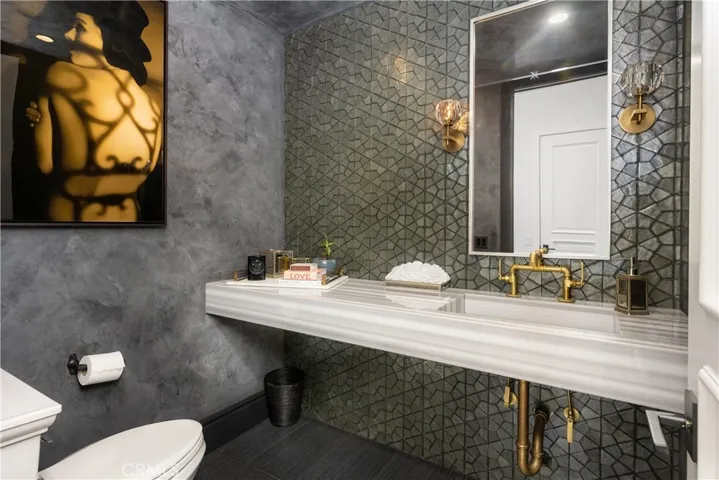 3555 Valley Meadow Road, Sherman Oaks, California 91403