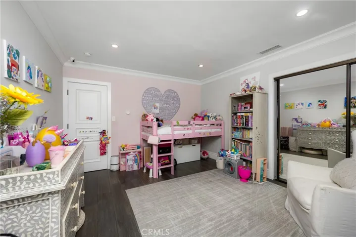 3555 Valley Meadow Road, Sherman Oaks, California 91403