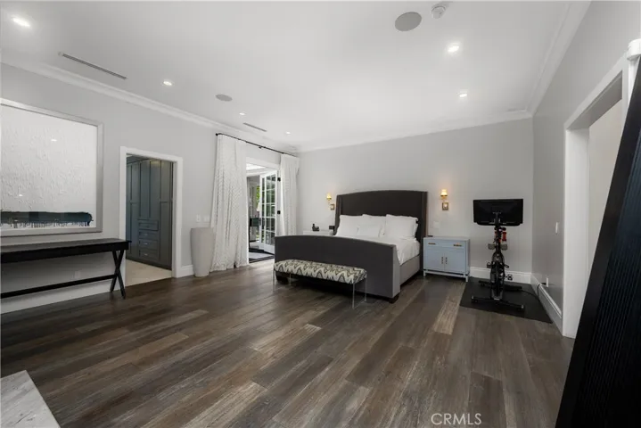 3555 Valley Meadow Road, Sherman Oaks, California 91403
