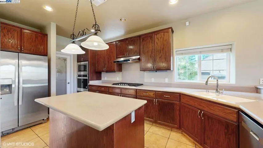 2409 Ruby Ct, Rocklin, California 95677