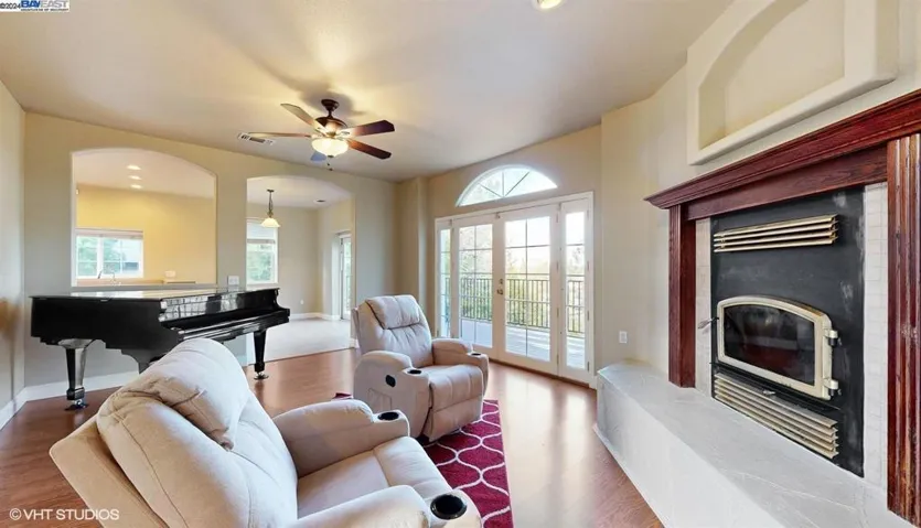 2409 Ruby Ct, Rocklin, California 95677