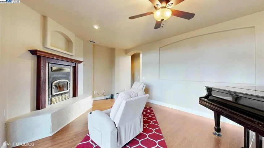 2409 Ruby Ct, Rocklin, California 95677