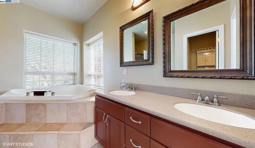 2409 Ruby Ct, Rocklin, California 95677