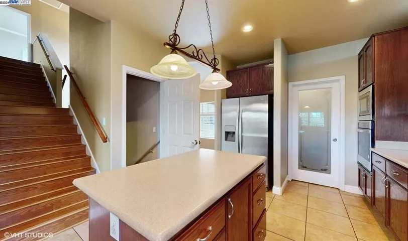 2409 Ruby Ct, Rocklin, California 95677