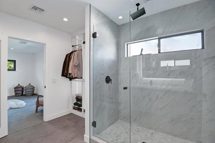 MAIN BEDROOM BATHROOM REVERSE.jpg mls