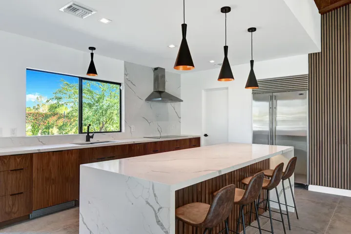 KITCHEN TIGHT.jpg mls