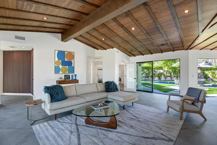 ENTRY WAY TO LIVING ROOM.jpg mls