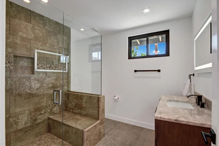 GUEST BATHROOM.jpg mls