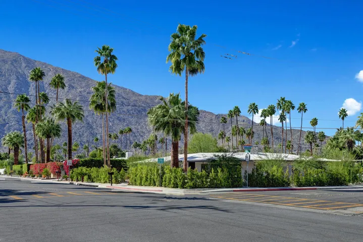 FRONT OF HOME.jpg mls