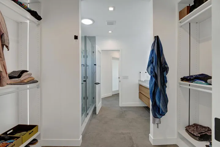 MAIN BEDROOM CLOSET TO BATHROOM.jpg mls