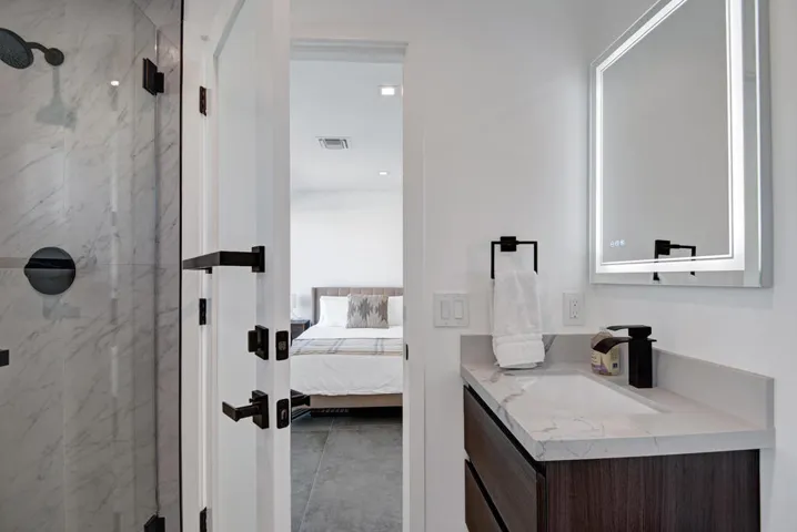 ATTACHHED CASITA SHARED BATHROOM.jpg mls