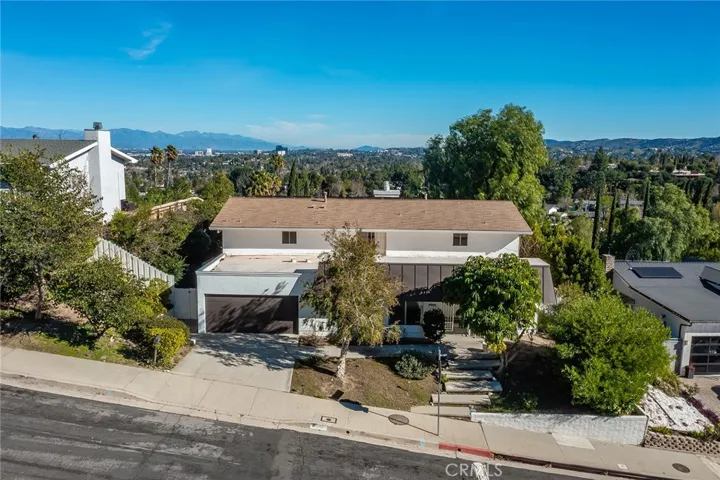 5946 Maury Avenue, Woodland Hills, California 91367