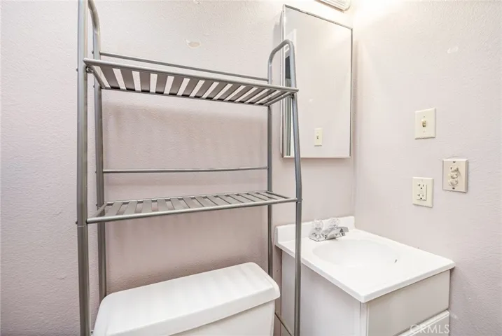 guest 1/2 bathroom