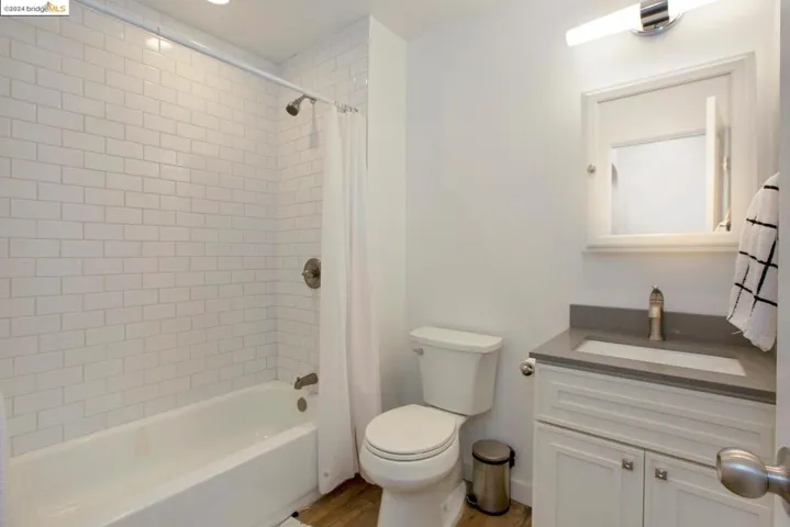 541 45th Street, Oakland, California 94609-2025