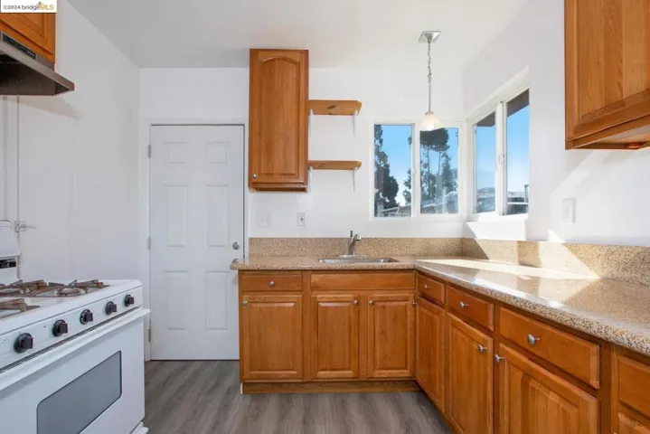 541 45th Street, Oakland, California 94609-2025
