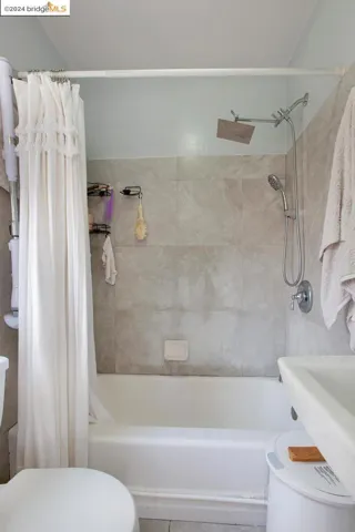 541 45th Street, Oakland, California 94609-2025