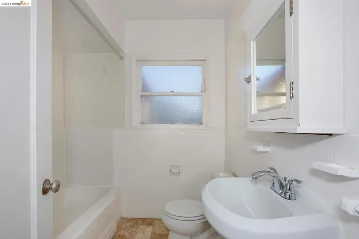 541 45th Street, Oakland, California 94609-2025