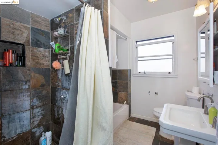 541 45th Street, Oakland, California 94609-2025