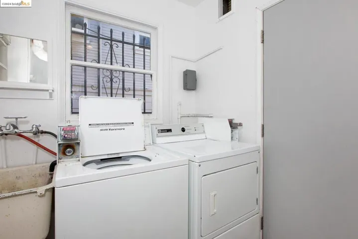541 45th Street, Oakland, California 94609-2025