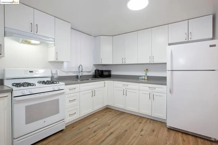 541 45th Street, Oakland, California 94609-2025