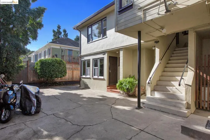 541 45th Street, Oakland, California 94609-2025