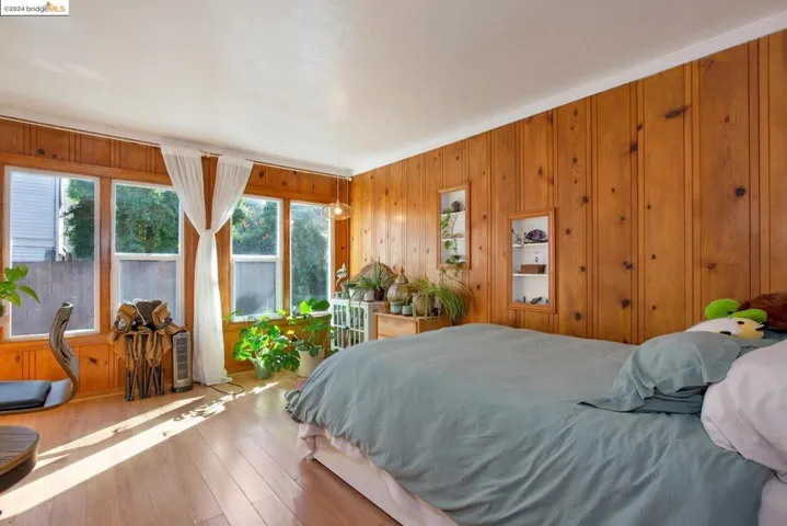 541 45th Street, Oakland, California 94609-2025