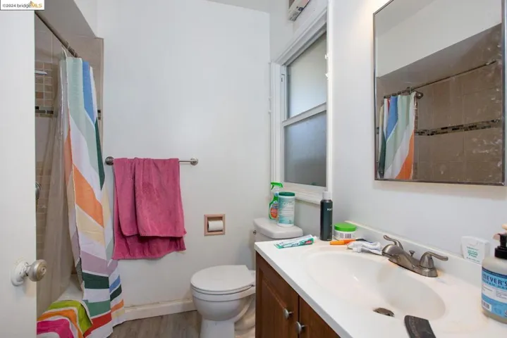 541 45th Street, Oakland, California 94609-2025