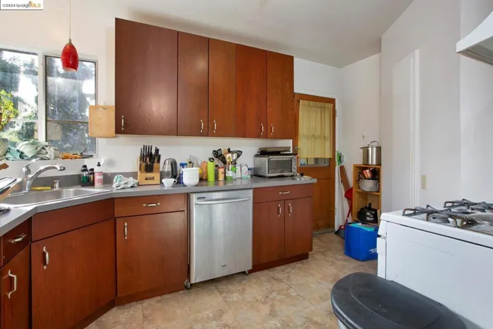 541 45th Street, Oakland, California 94609-2025