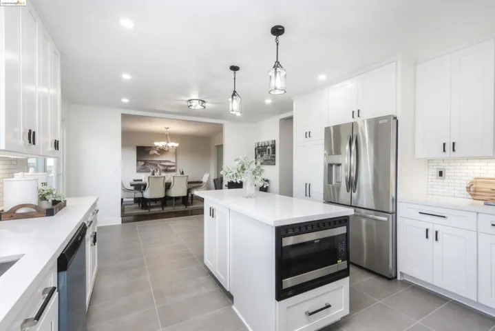 33 Oak Hill Cir, Oakland, California 94605
